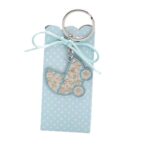 Llavero cochecito bebé azul con peladillas