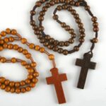 Rosario madera en dos tonos marrones