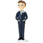 Figura tarta individual novio con manos en los bolsillos