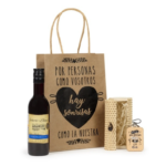 detalles de boda para hombres Botella de vino y llavero de madera en estuche de bambú detalle para bodas